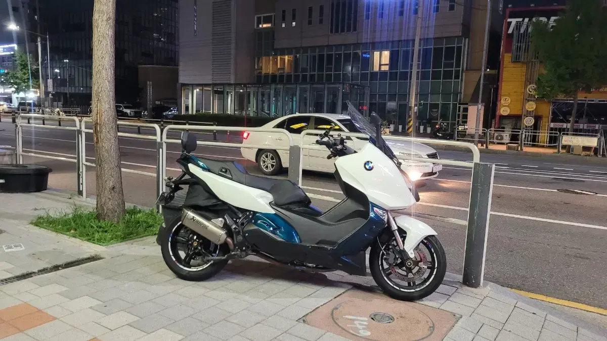 2.1만km, 15년식, 찐풀옵션 깔끔 관리한 BMW C600스포츠 판매